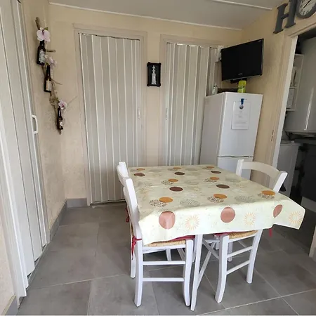 Typique 50 M De La Apartmán *
